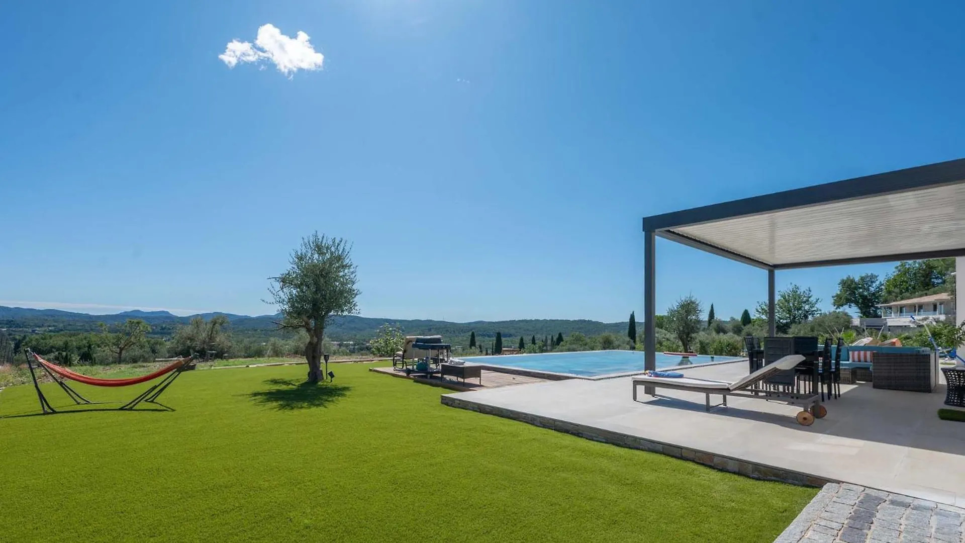 83Bouis Villa Montauroux