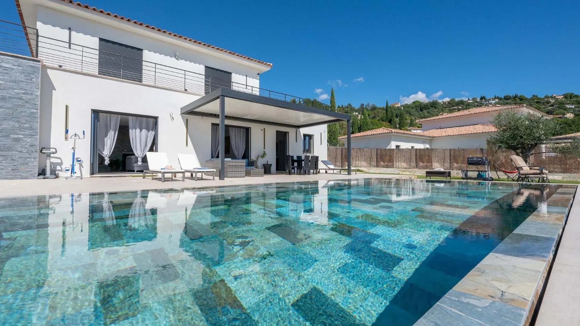 83Bouis Villa Montauroux