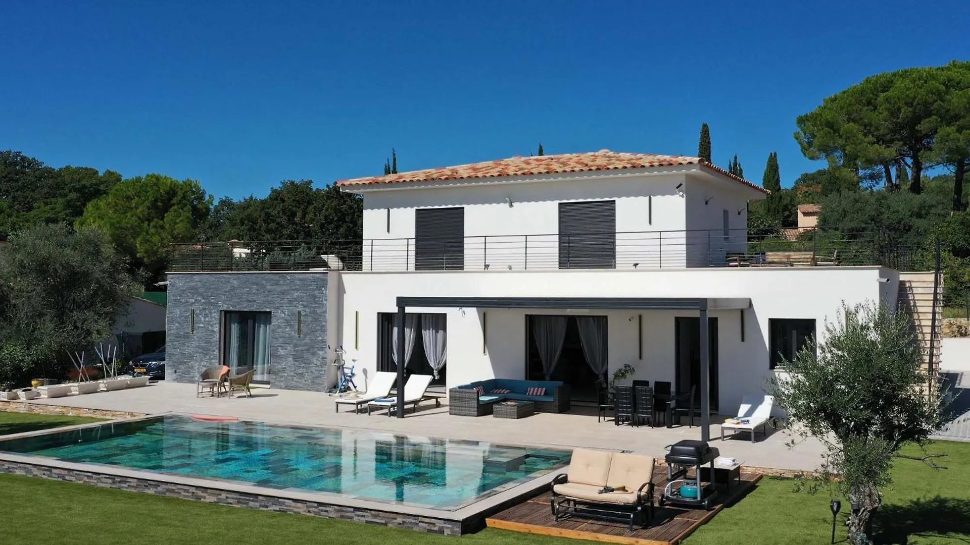83Bouis Villa Montauroux France